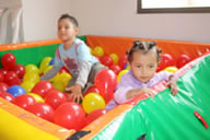 Piscina de pelotas para piñatas y fiestas